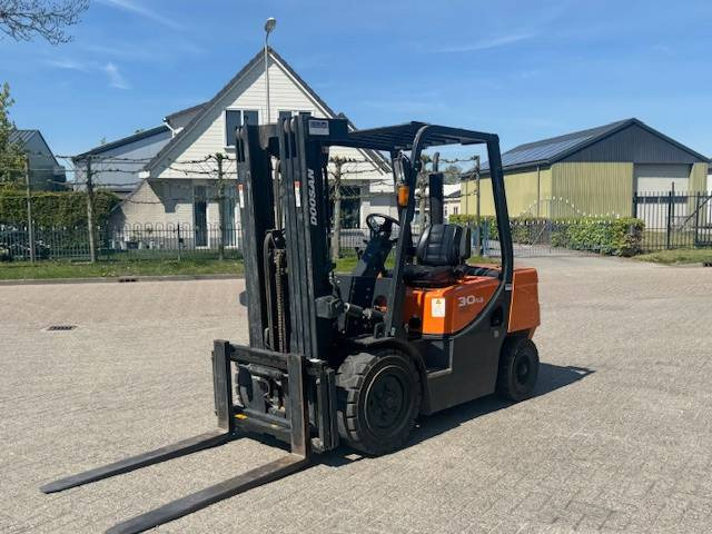 Doosan D30 Plus - Diesel forklift: picture 4 Doosan D30 Plus - Diesel forklift: picture 4
