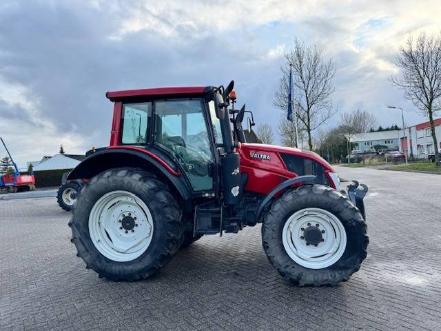 Farm tractor Valtra N123 Hitech5: picture 12