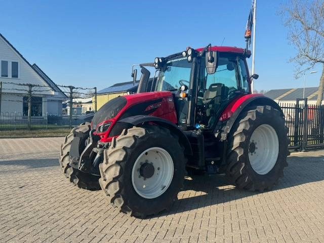 Valtra N134 Hitech - Farm tractor: picture 1 Valtra N134 Hitech - Farm tractor: picture 1