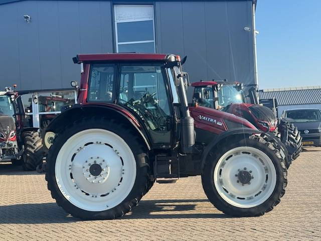 Valtra N93 hitech5, 2015, 517 uur! - Farm tractor: picture 5 Valtra N93 hitech5, 2015, 517 uur! - Farm tractor: picture 5