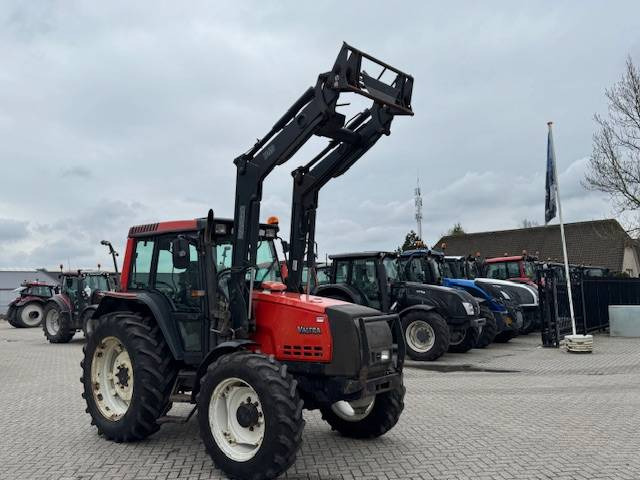Valtra Valmet 6650 Hitech, voorlader, vloeistofkoppeling - Farm tractor: picture 2 Valtra Valmet 6650 Hitech, voorlader, vloeistofkoppeling - Farm tractor: picture 2