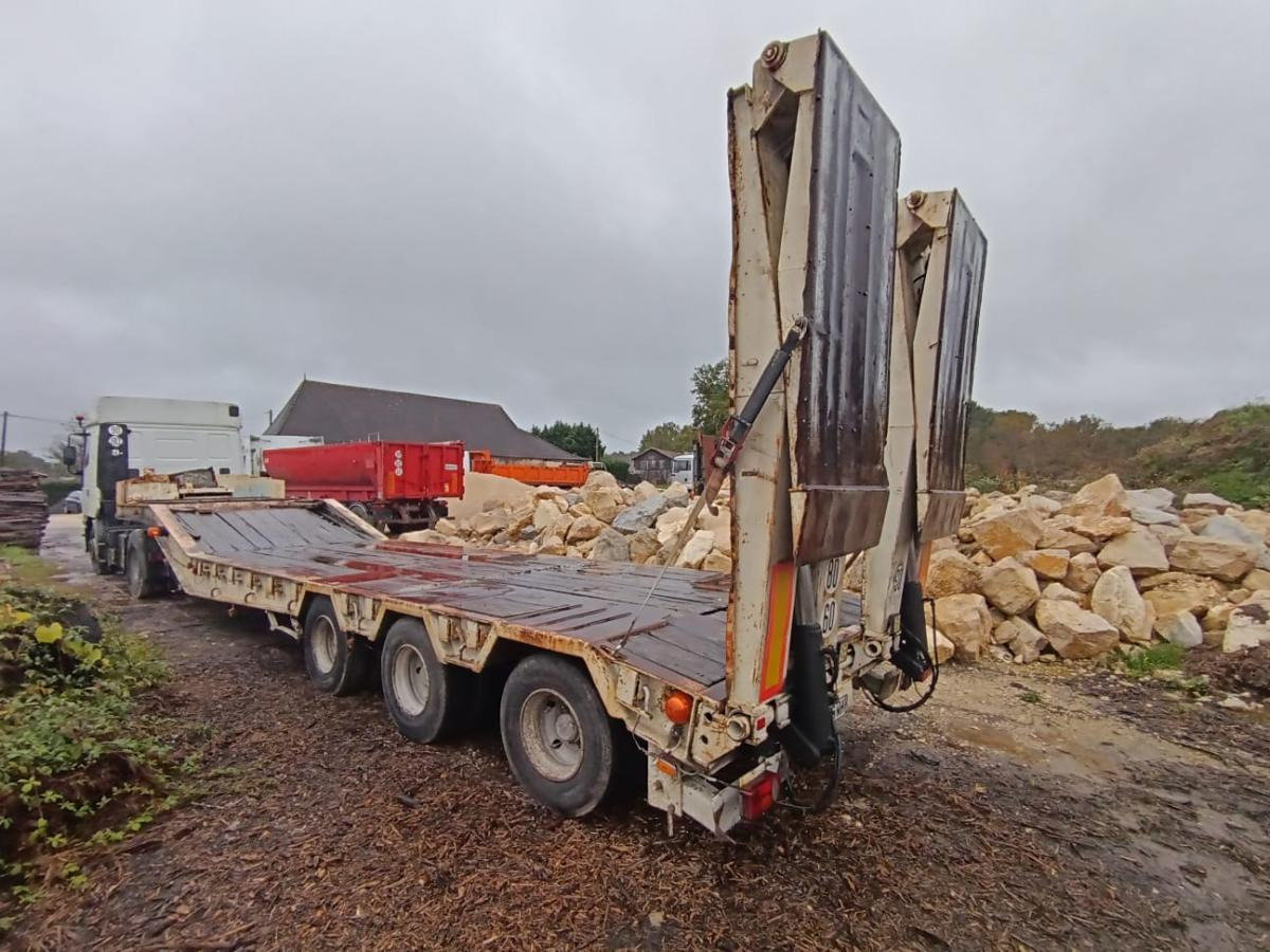ACTM Porte engins 3 essieux - Low loader semi-trailer: picture 1 ACTM Porte engins 3 essieux - Low loader semi-trailer: picture 1