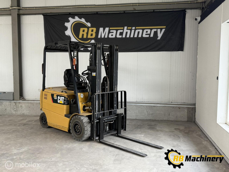 Caterpillar EP25K PAC - Forklift: picture 2 Caterpillar EP25K PAC - Forklift: picture 2