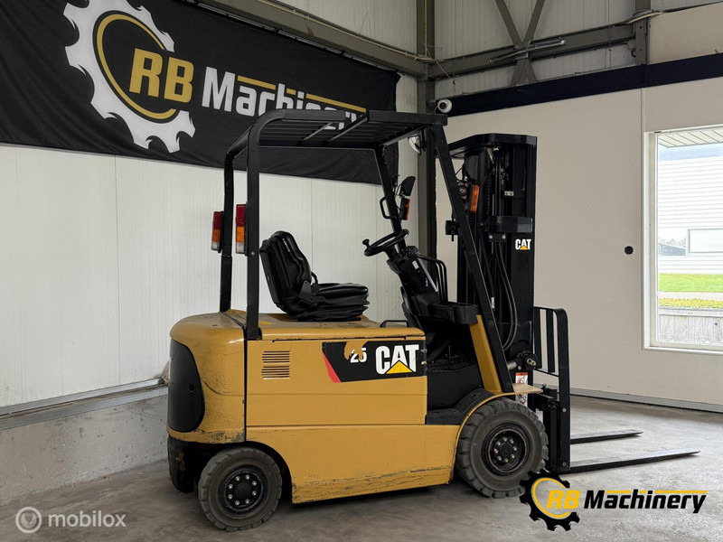 Caterpillar EP25K PAC - Forklift: picture 3 Caterpillar EP25K PAC - Forklift: picture 3