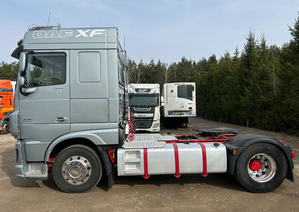 DAF XF 106 440 KM / AUTOMAT / RETARDER / HYDRAULIKA HYVA / ALUFELGI ALCOA / 2017 ROK !! - Tractor unit: picture 4 DAF XF 106 440 KM / AUTOMAT / RETARDER / HYDRAULIKA HYVA / ALUFELGI ALCOA / 2017 ROK !! - Tractor unit: picture 4