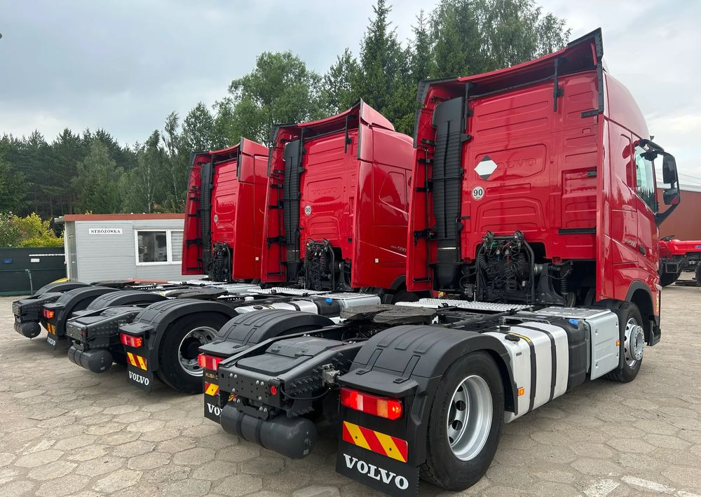 Volvo FH5 500 KM I-SAVE / ACC / KLIMA POSTOJOWA / PO ZŁOTYM KONTRAKCIE / 3 SZTUKI !! - Tractor unit: picture 5 Volvo FH5 500 KM I-SAVE / ACC / KLIMA POSTOJOWA / PO ZŁOTYM KONTRAKCIE / 3 SZTUKI !! - Tractor unit: picture 5