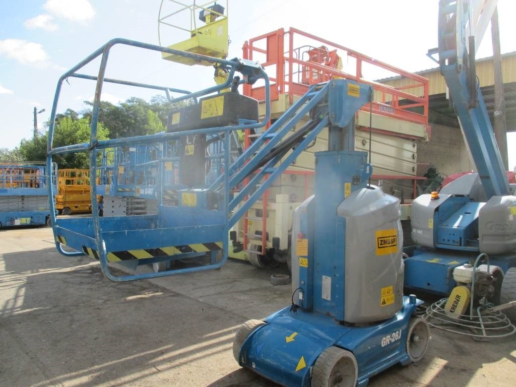 Vertical mast lift Genie GR 26 J: picture 6