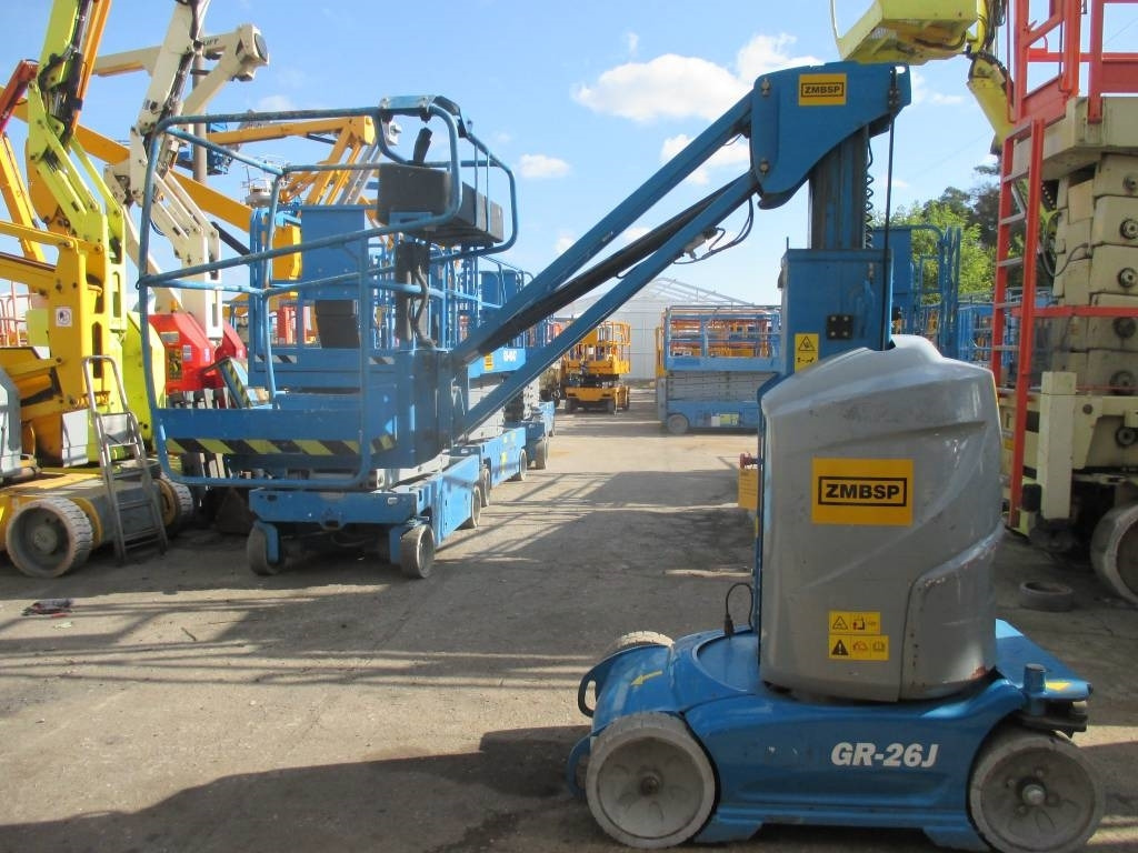 Vertical mast lift Genie GR 26 J: picture 5