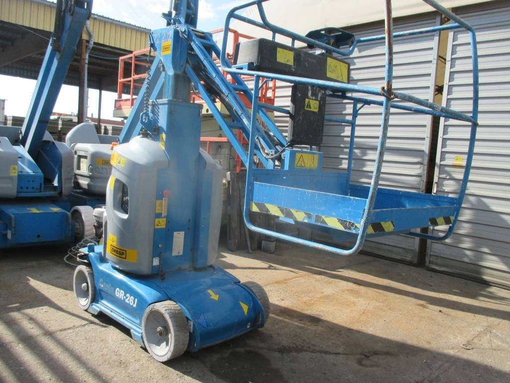 Vertical mast lift Genie GR 26 J: picture 8