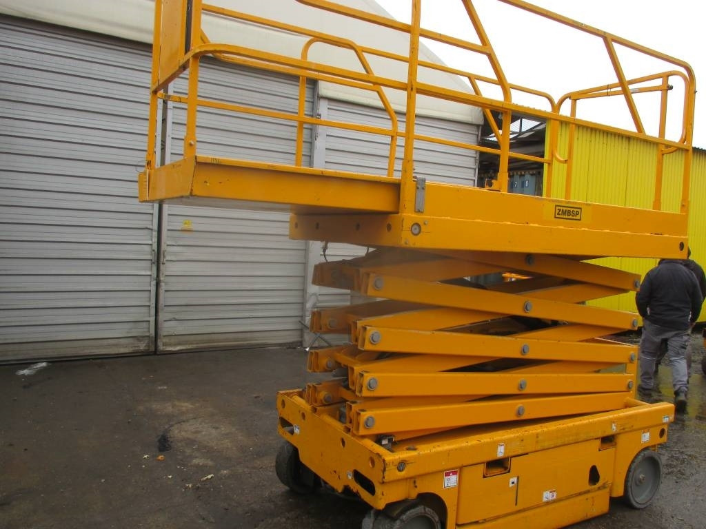 Haulotte Compact 12 - Scissor lift: picture 2 Haulotte Compact 12 - Scissor lift: picture 2