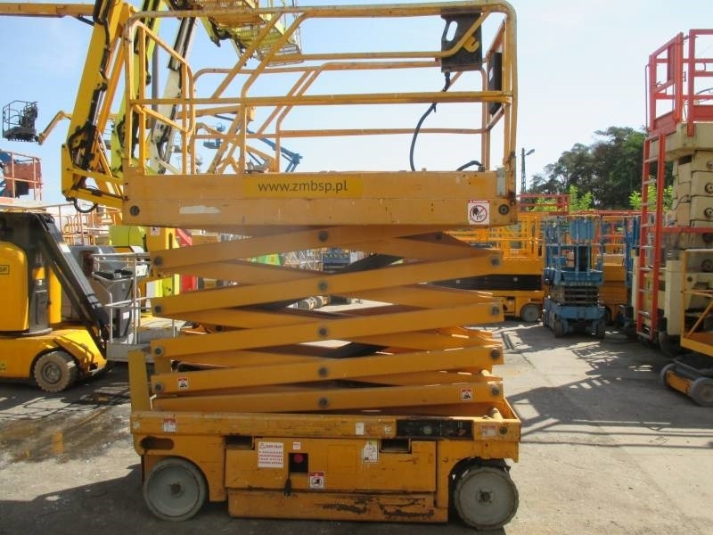 Haulotte Compact 12 - Scissor lift: picture 5 Haulotte Compact 12 - Scissor lift: picture 5