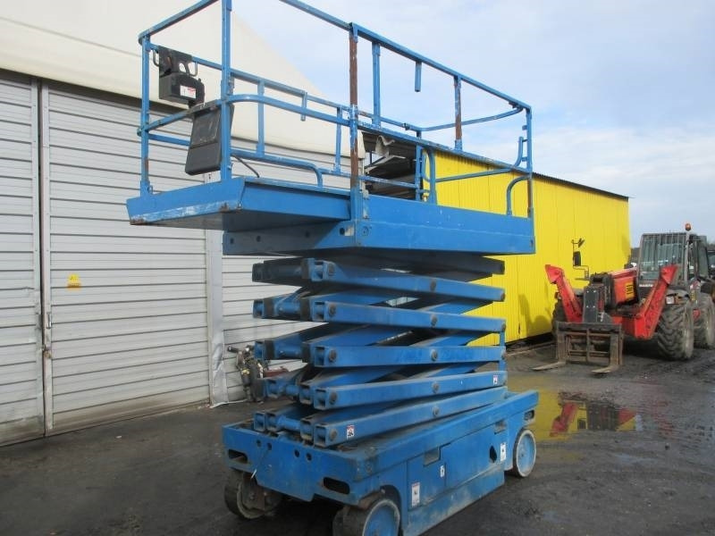 Haulotte Compact 14 - Scissor lift: picture 2 Haulotte Compact 14 - Scissor lift: picture 2
