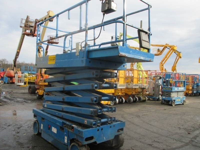 Haulotte Compact 14 - Scissor lift: picture 4 Haulotte Compact 14 - Scissor lift: picture 4