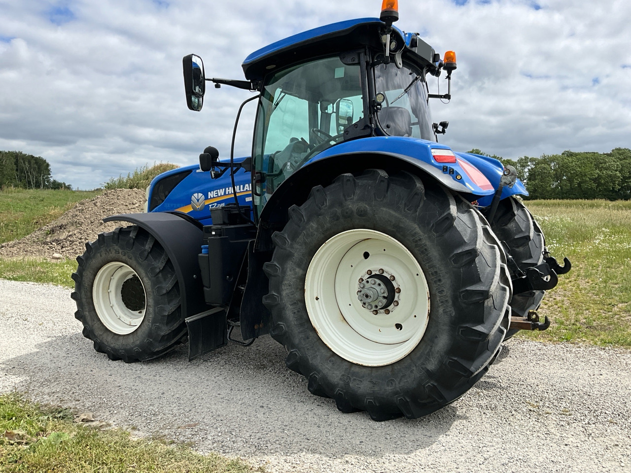 NEW HOLLAND T7 245 - Farm tractor: picture 2 NEW HOLLAND T7 245 - Farm tractor: picture 2