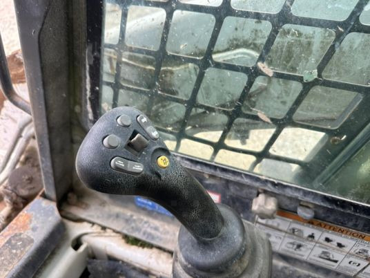 Bobcat T190 Joystick à 19 900 € HT - Compact track loader: picture 3 Bobcat T190 Joystick à 19 900 € HT - Compact track loader: picture 3