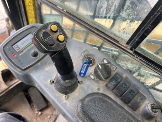 Compact track loader Gehl RT175 High Flow Joystick Clim à 29900 € HT: picture 7 Compact track loader Gehl RT175 High Flow Joystick Clim à 29900 € HT: picture 7