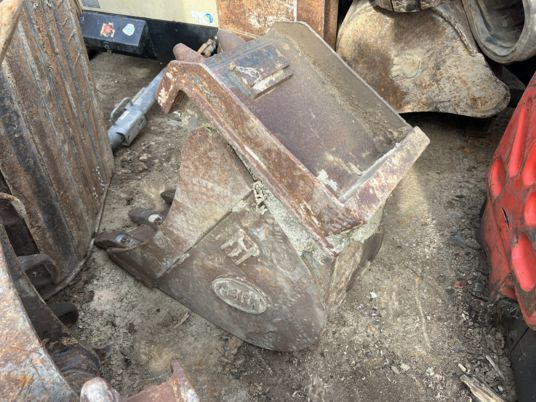Godet de tranchée attache Volvo EC55 - Excavator bucket: picture 2 Godet de tranchée attache Volvo EC55 - Excavator bucket: picture 2
