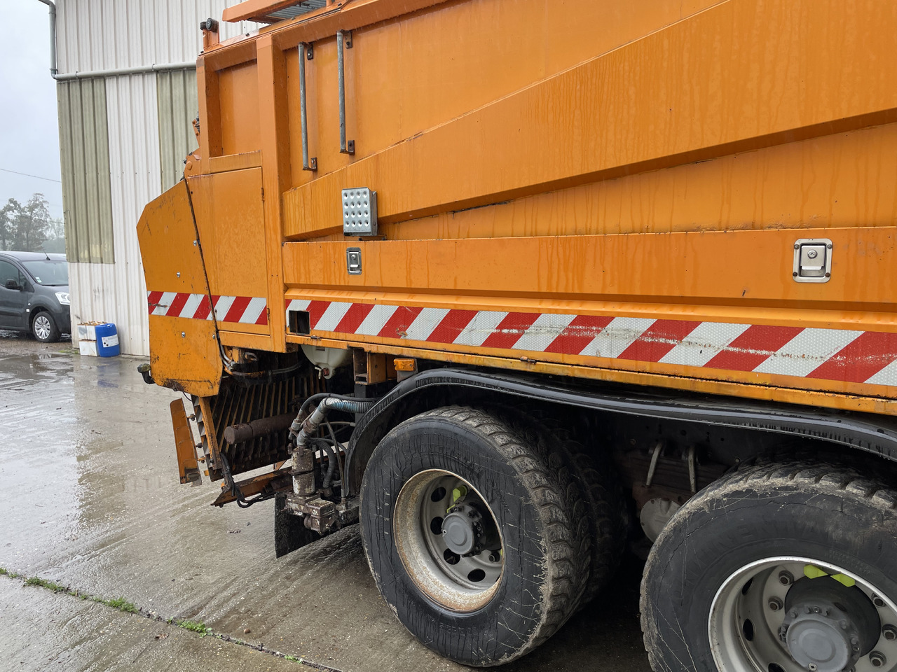 Asphalt distributor Renault Kerax 8x4 pata point a temps Mauguin: picture 11