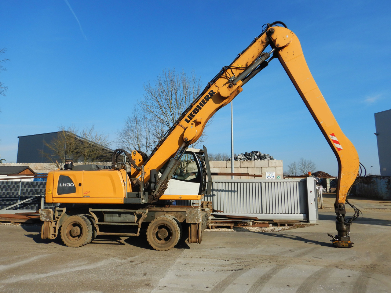 LIEBHERR LH 30 Industry - Waste/ Industry handler: picture 2 LIEBHERR LH 30 Industry - Waste/ Industry handler: picture 2