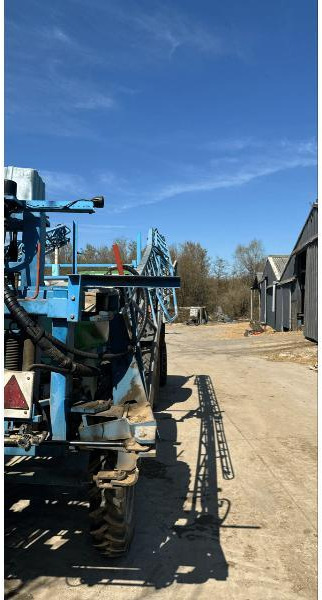 BERTHOUD MAJOR 32 - Trailed sprayer: picture 3 BERTHOUD MAJOR 32 - Trailed sprayer: picture 3