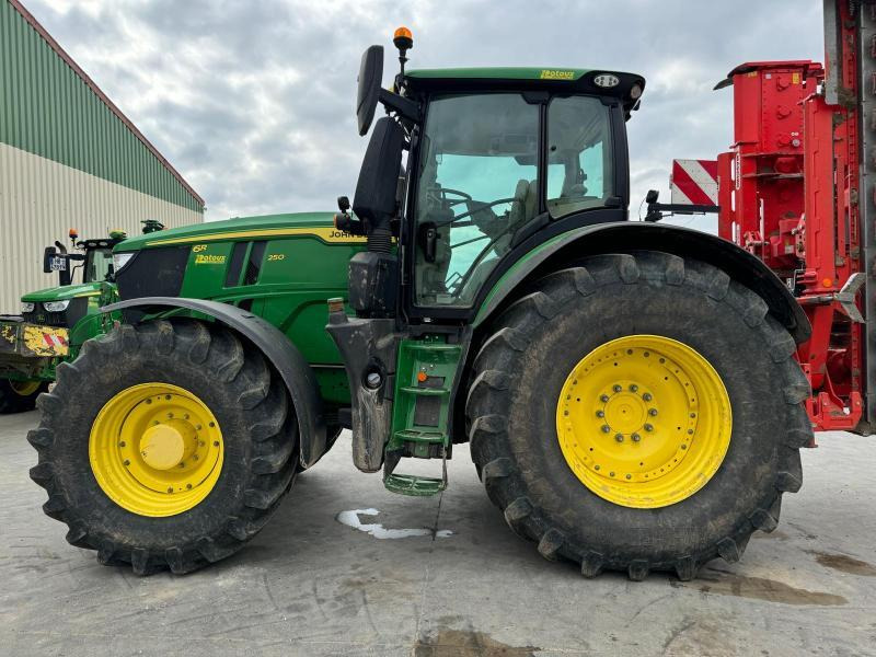 JOHN DEERE 6R250 - Farm tractor: picture 1 JOHN DEERE 6R250 - Farm tractor: picture 1