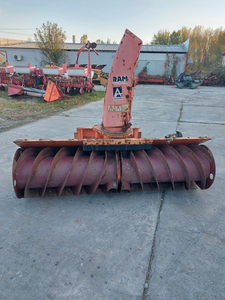 Freza zapada/Snow blower Assaloni pentru Buldoexcavator/Bobcat/Incatcator frontal - Snow blower: picture 1 Freza zapada/Snow blower Assaloni pentru Buldoexcavator/Bobcat/Incatcator frontal - Snow blower: picture 1