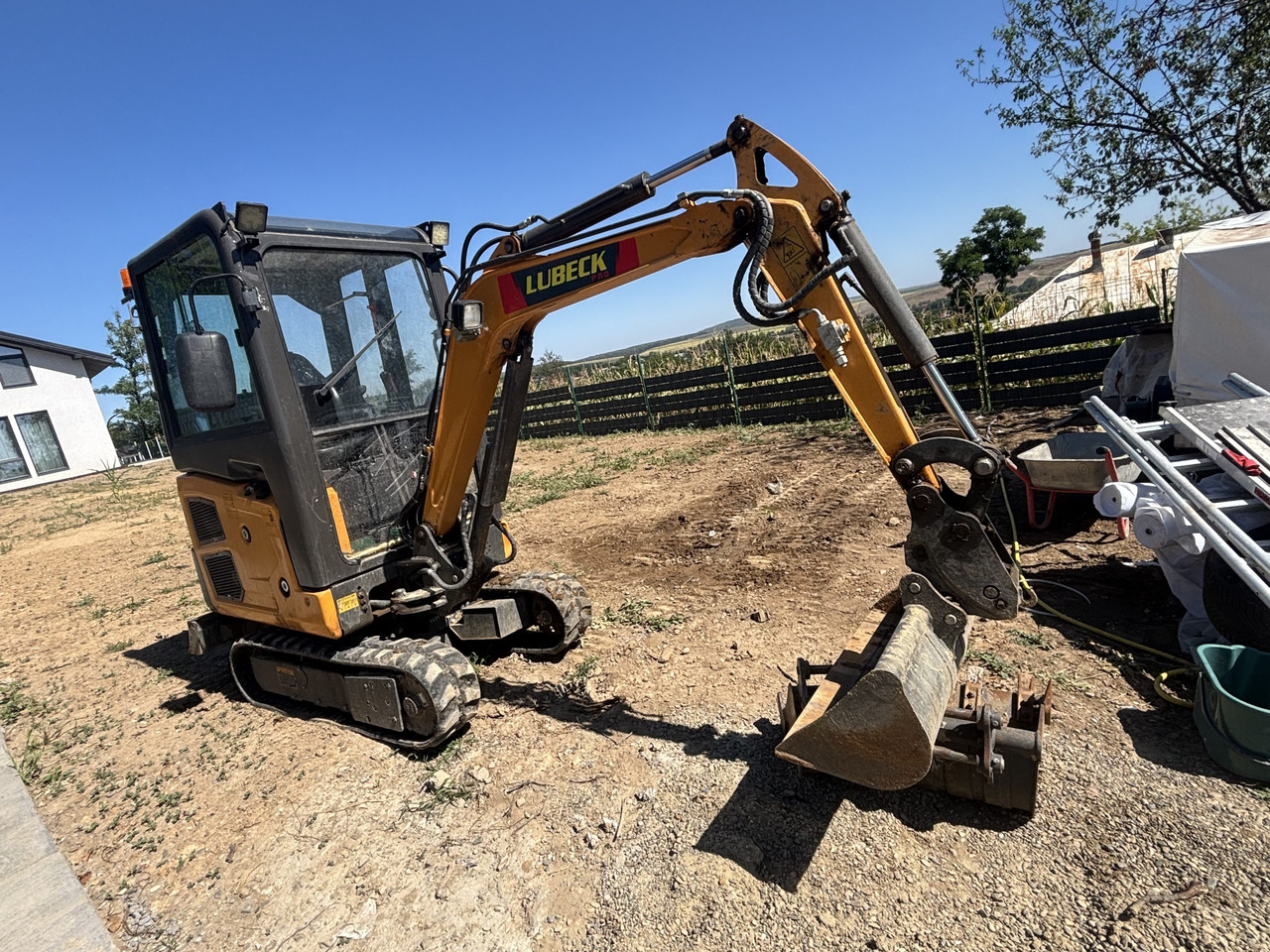 Lubeck Ex-231 Pro Excavator 2,5 T - Mini excavator: picture 3 Lubeck Ex-231 Pro Excavator 2,5 T - Mini excavator: picture 3