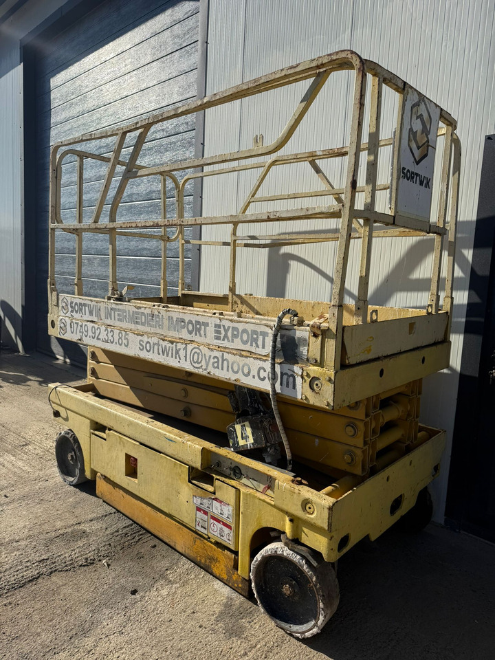NACELLE - Scissor lift: picture 4 NACELLE - Scissor lift: picture 4