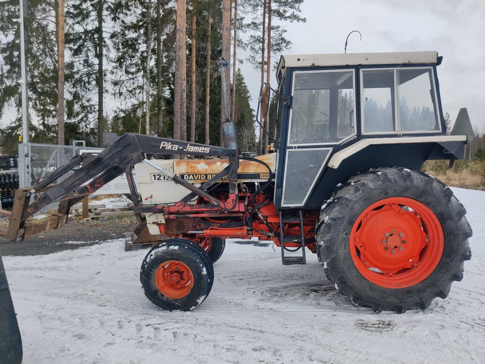 David Brown 1212 Hydra Shift etukuormaajalla - Farm tractor: picture 2 David Brown 1212 Hydra Shift etukuormaajalla - Farm tractor: picture 2