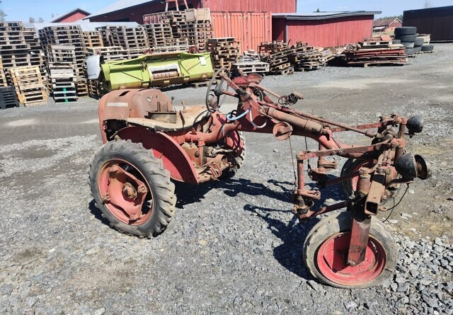 David Brown 2D TRAKTORI - HARVINAISUUS - Farm tractor: picture 2 David Brown 2D TRAKTORI - HARVINAISUUS - Farm tractor: picture 2