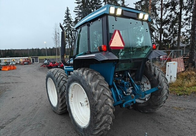 Ford County 1124 - kutoskoneella - KATSO VIDEO - Farm tractor: picture 5 Ford County 1124 - kutoskoneella - KATSO VIDEO - Farm tractor: picture 5