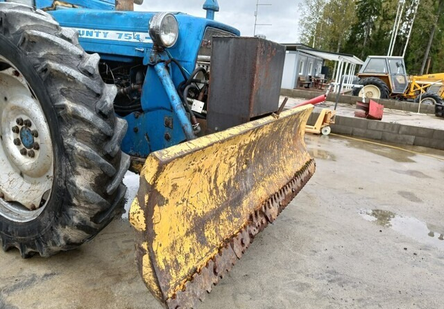 Farm tractor Ford County 754 Super 4 - VIDEO: picture 18
