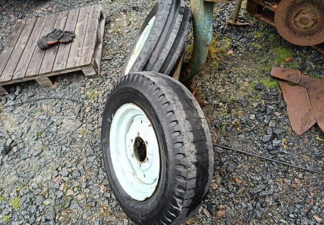 Fordson Diesel Major eturenkaat - Tire for Farm tractor: picture 2 Fordson Diesel Major eturenkaat - Tire for Farm tractor: picture 2