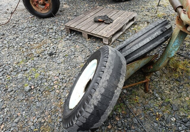 Fordson Diesel Major eturenkaat - Tire for Farm tractor: picture 3 Fordson Diesel Major eturenkaat - Tire for Farm tractor: picture 3