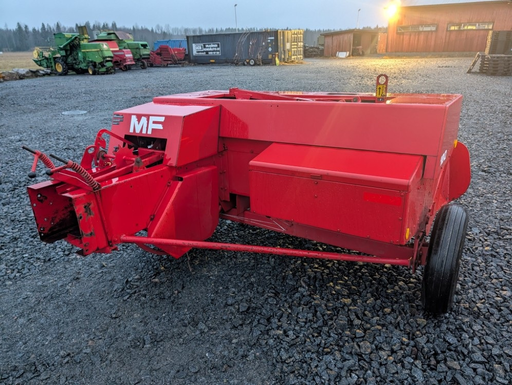 MASSEY FERGUSON 120 kovapaalain - Square baler: picture 3 MASSEY FERGUSON 120 kovapaalain - Square baler: picture 3