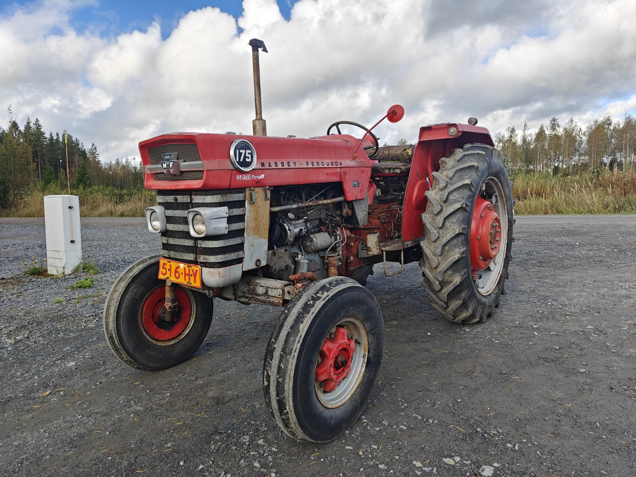 MASSEY FERGUSON 165, 165S ja 175 traktoreita 4 kpl / 4pcs - Farm tractor: picture 5 MASSEY FERGUSON 165, 165S ja 175 traktoreita 4 kpl / 4pcs - Farm tractor: picture 5