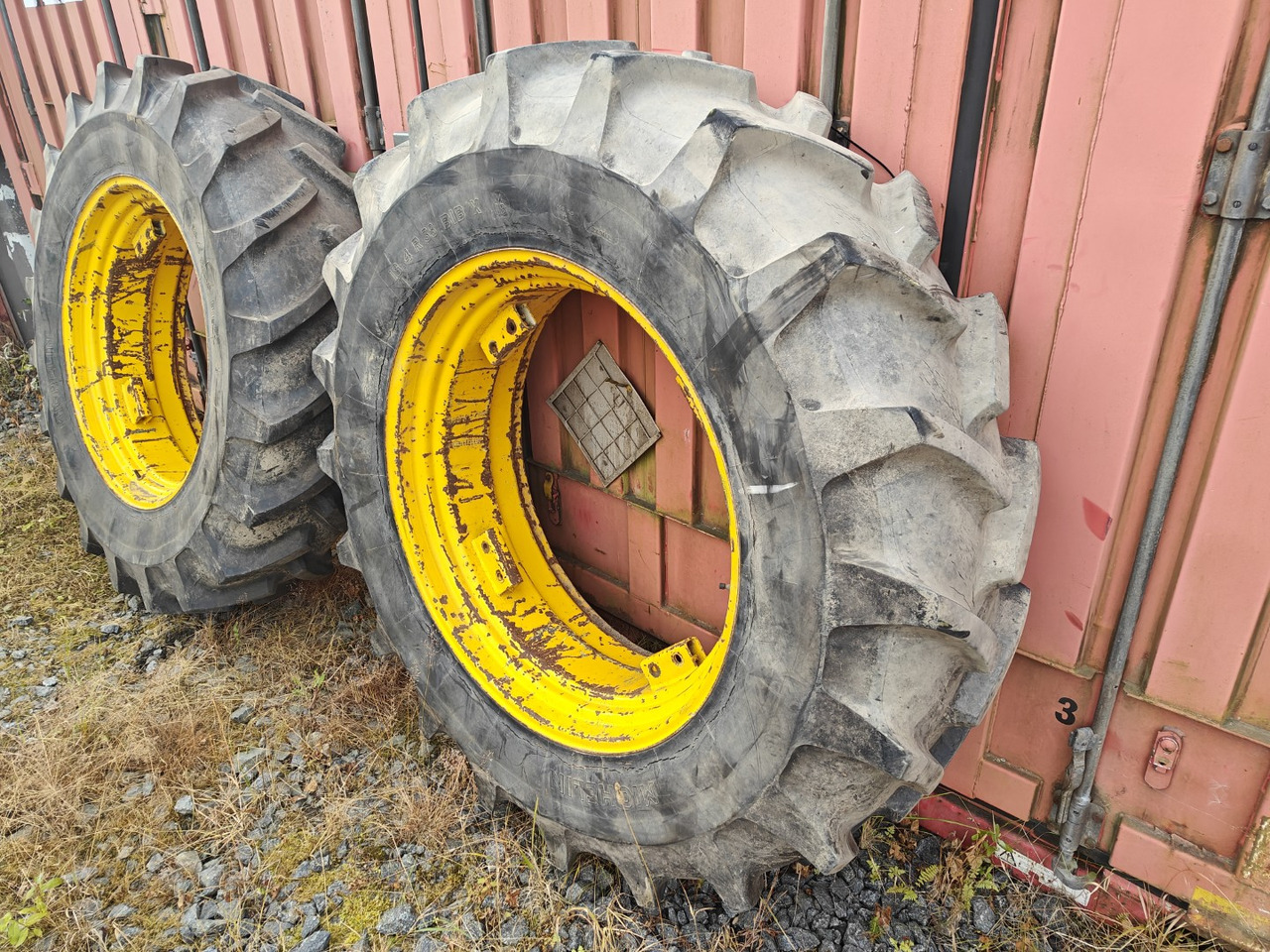 MICHELIN 18.4R38 traktorin renkaat - Wheels and tires for Farm tractor: picture 2 MICHELIN 18.4R38 traktorin renkaat - Wheels and tires for Farm tractor: picture 2