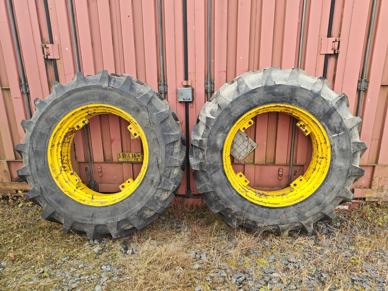 MICHELIN 18.4R38 traktorin renkaat - Wheels and tires for Farm tractor: picture 1 MICHELIN 18.4R38 traktorin renkaat - Wheels and tires for Farm tractor: picture 1