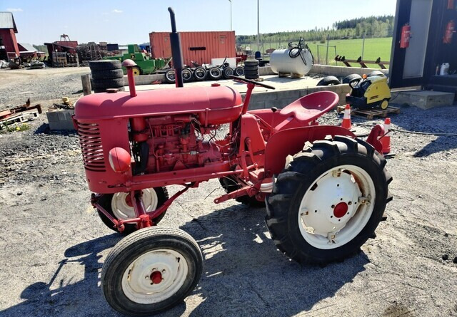 Massey Harris Traktori - bensiini - Farm tractor: picture 3 Massey Harris Traktori - bensiini - Farm tractor: picture 3