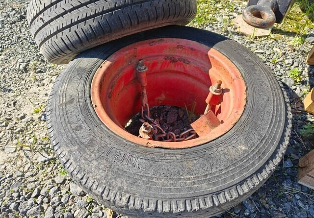 Paripyörät puimuriin 16 tuumaa - Wheel and tire package for Agricultural machinery: picture 4 Paripyörät puimuriin 16 tuumaa - Wheel and tire package for Agricultural machinery: picture 4