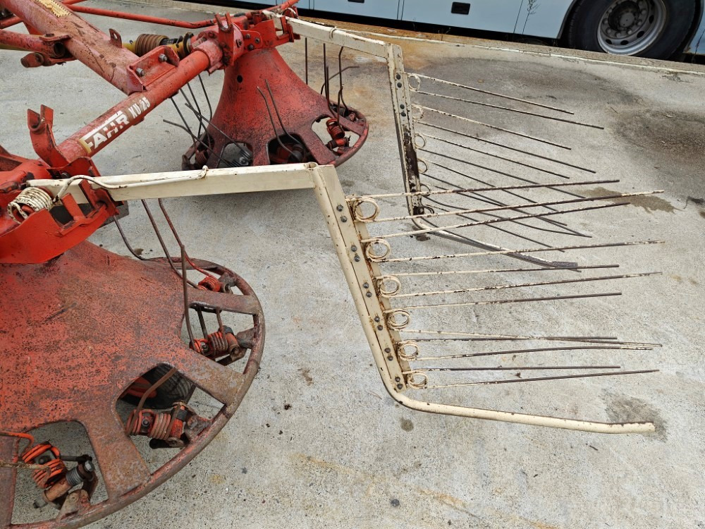 Pyöröharavapöyhin Fahr KU25 karhottimilla Ratasvetoinen harvinainen kone, katso video! - Tedder/ Rake: picture 5 Pyöröharavapöyhin Fahr KU25 karhottimilla Ratasvetoinen harvinainen kone, katso video! - Tedder/ Rake: picture 5