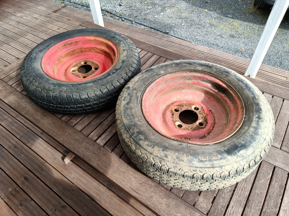 Renkaat 165SR15 vanteilla 2 kpl Heywang paalaimesta - Wheel and tire package for Square baler: picture 4 Renkaat 165SR15 vanteilla 2 kpl Heywang paalaimesta - Wheel and tire package for Square baler: picture 4