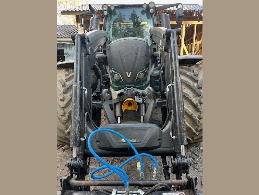 VALTRA N154 Versu - Farm tractor: picture 2 VALTRA N154 Versu - Farm tractor: picture 2