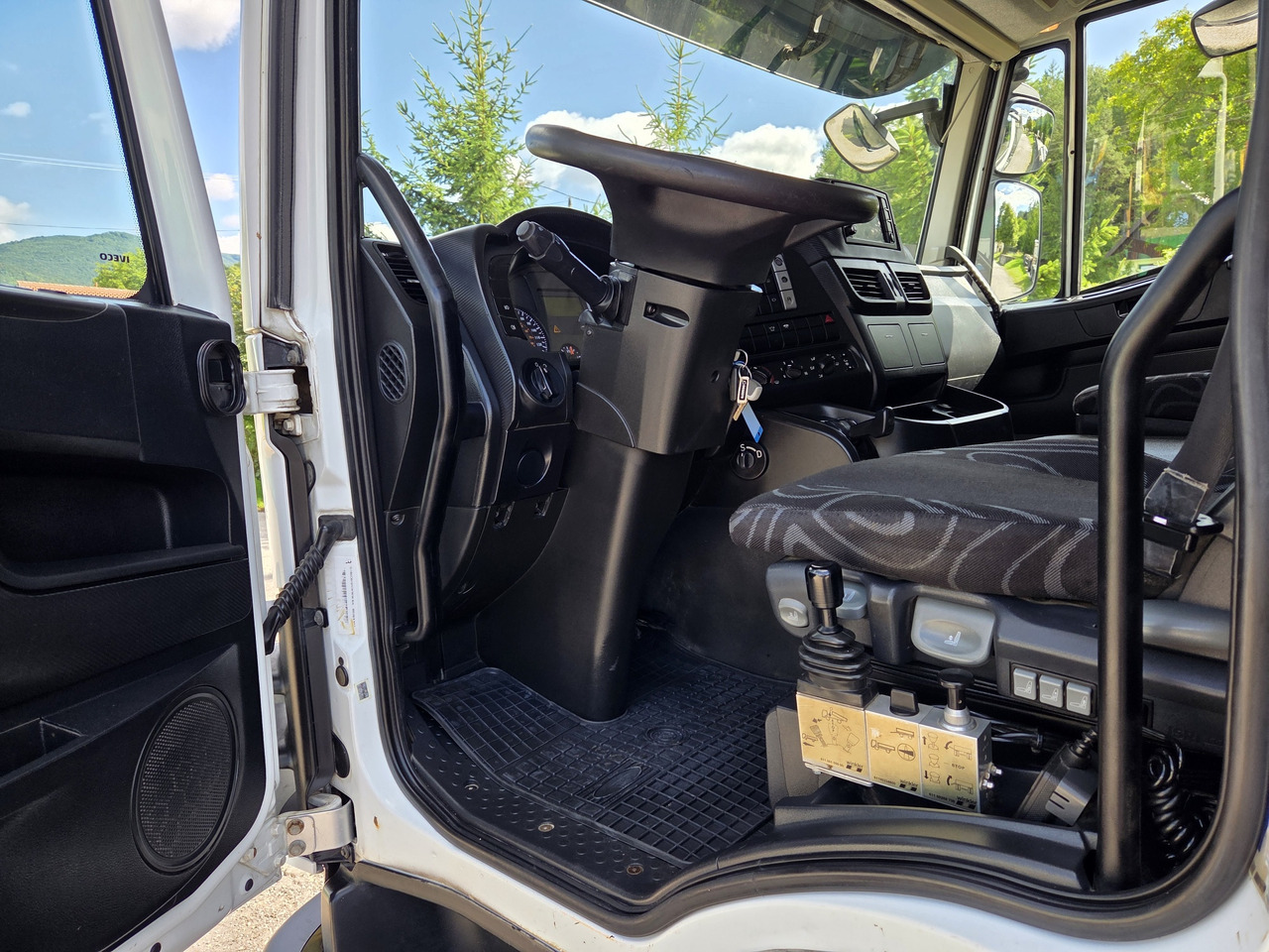 IVECO  - Cab chassis truck: picture 4 IVECO  - Cab chassis truck: picture 4