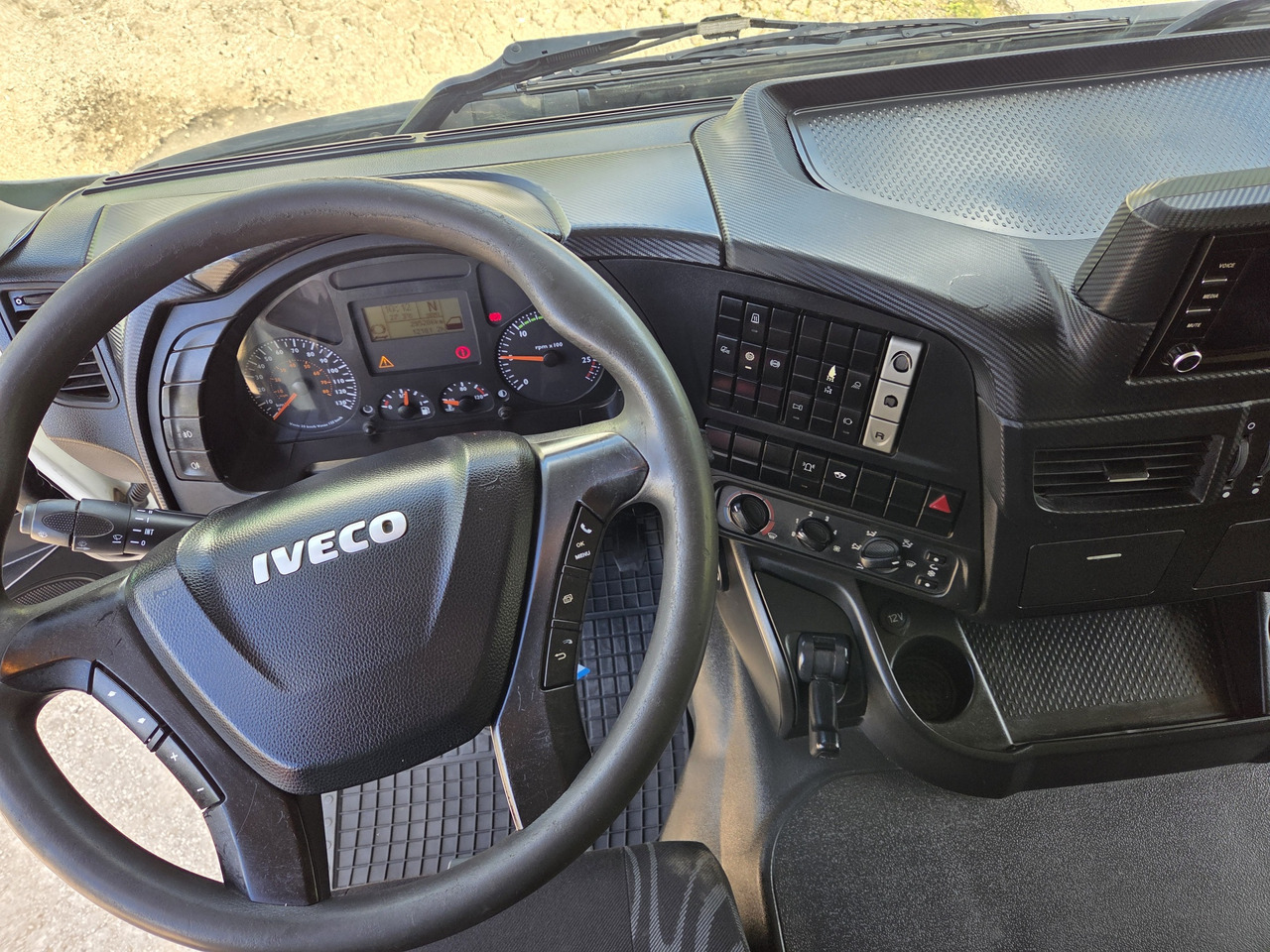 IVECO  - Cab chassis truck: picture 5 IVECO  - Cab chassis truck: picture 5