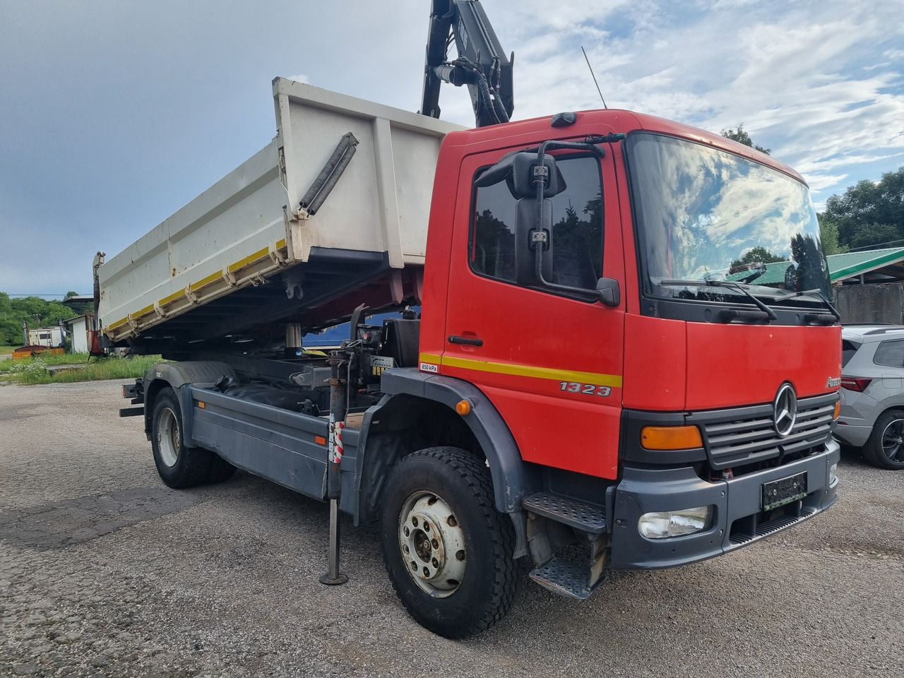 MERCEDES-BENZ ATEGO 1323 4x4 tipper + crane HIAB 095 - Tipper, Crane truck: picture 3 MERCEDES-BENZ ATEGO 1323 4x4 tipper + crane HIAB 095 - Tipper, Crane truck: picture 3