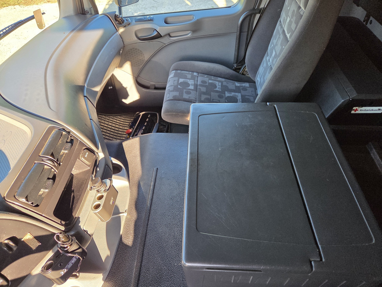 MERCEDES-BENZ - Cab chassis truck: picture 4 MERCEDES-BENZ - Cab chassis truck: picture 4