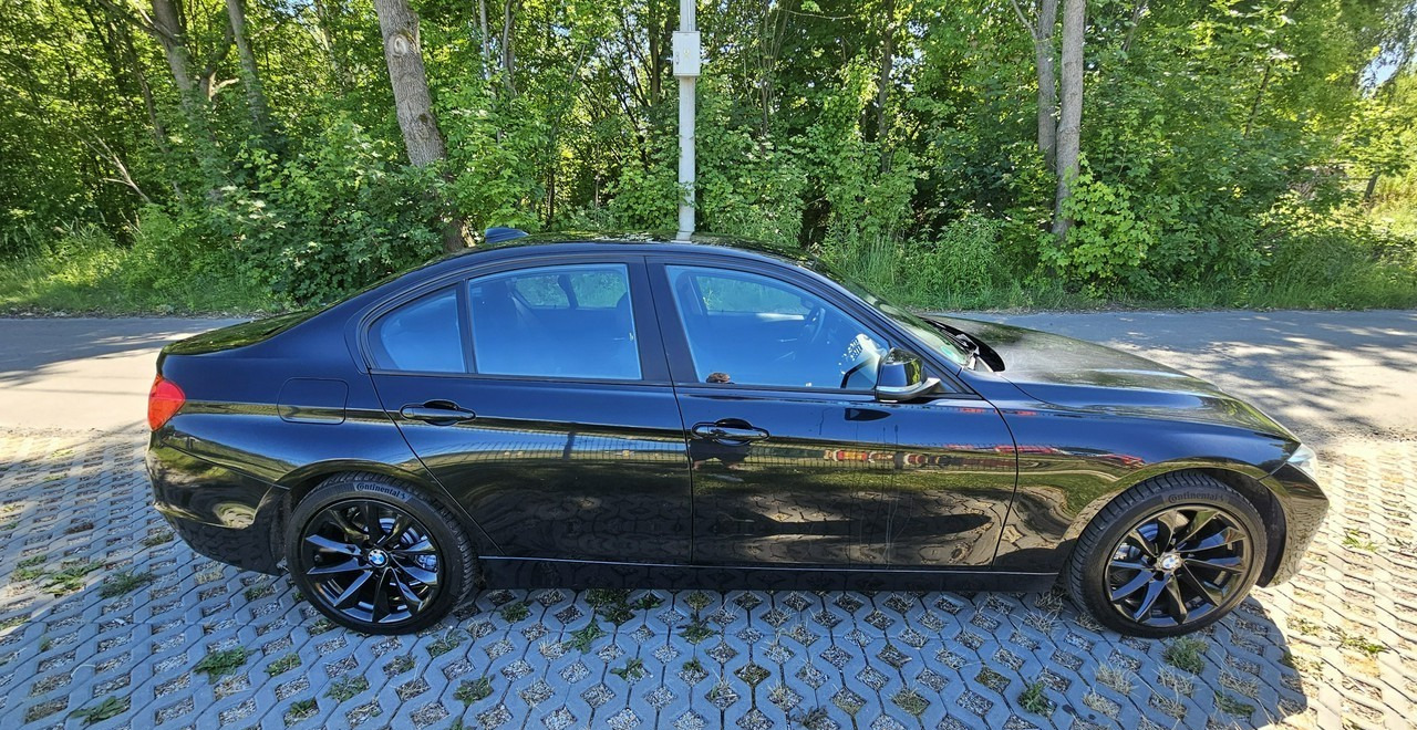 BMW SERIA 3 V (F30/F31/F34) BMW SERIA 3 BMW 330D xDrive ładny stan 4x4 sedan - Sedan: picture 5 BMW SERIA 3 V (F30/F31/F34) BMW SERIA 3 BMW 330D xDrive ładny stan 4x4 sedan - Sedan: picture 5