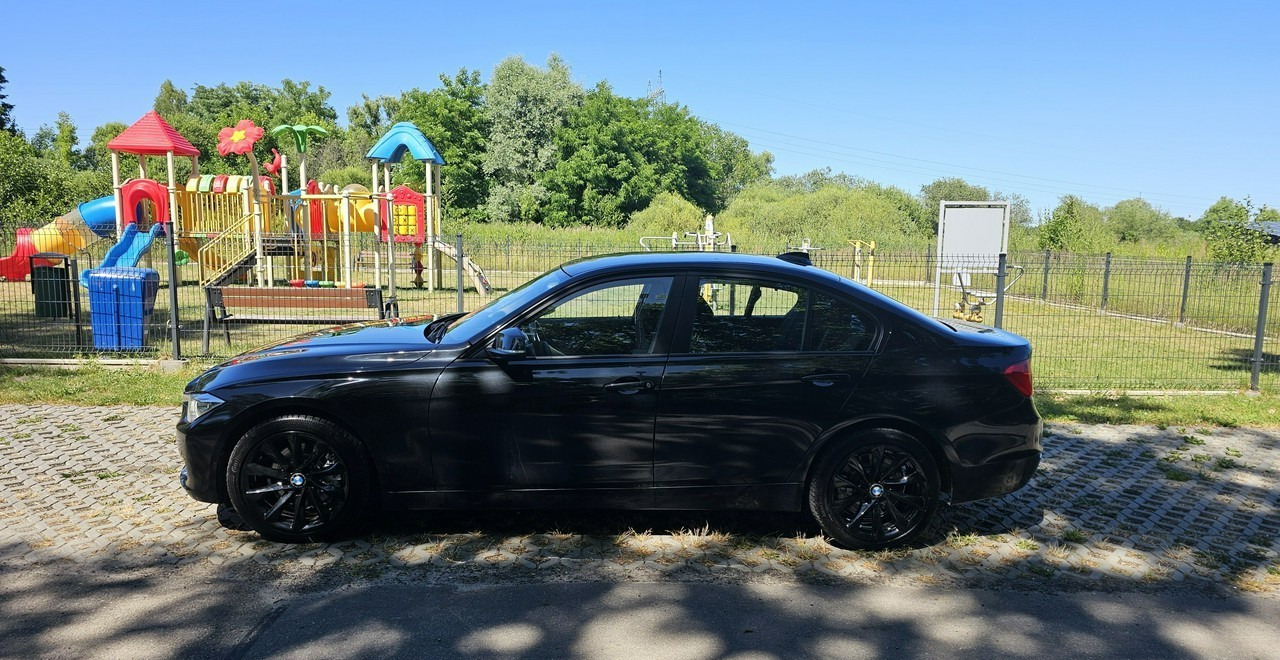 BMW SERIA 3 V (F30/F31/F34) BMW SERIA 3 BMW 330D xDrive ładny stan 4x4 sedan - Sedan: picture 3 BMW SERIA 3 V (F30/F31/F34) BMW SERIA 3 BMW 330D xDrive ładny stan 4x4 sedan - Sedan: picture 3