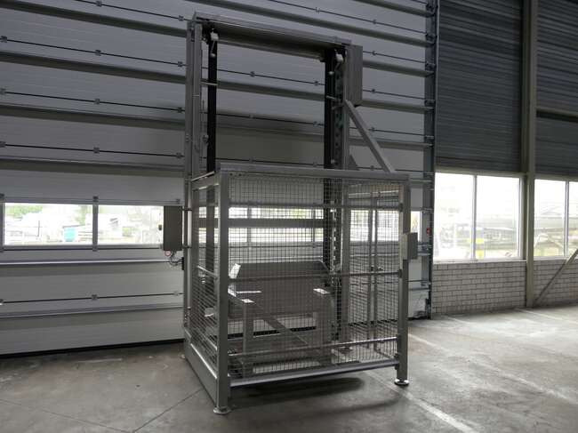 Lachnit lifter for palletboxes 322 L - Food processing equipment: picture 1 Lachnit lifter for palletboxes 322 L - Food processing equipment: picture 1
